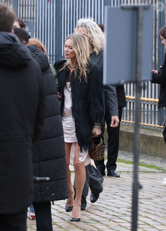 Kate Moss - Arrivées au défilé Dior Homme à l'École-Militaire lors de la semaine de la mode masculine automne/hiver 2025-2026 à Paris, France, le 24 janvier 2025. © Denis Guignebourg/Bestimage