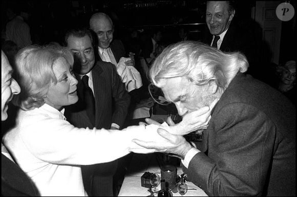 Archives - L'actrice Michèle Morgan, Paul Meurisse et Jean Marais dans une soirée.