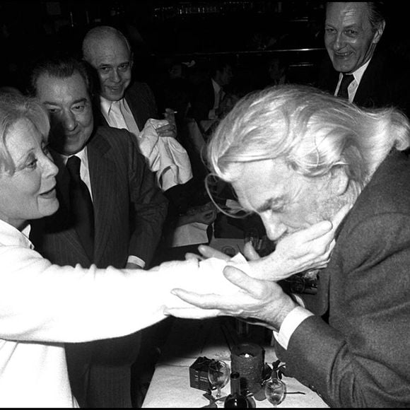 Archives - L'actrice Michèle Morgan, Paul Meurisse et Jean Marais dans une soirée.