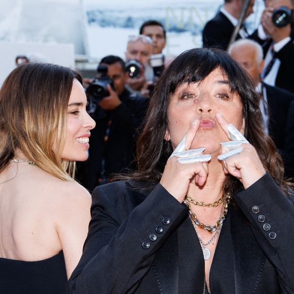 Romane Bohringer était également présente.
Elodie Bouchez, Romane Bohringer - Montée des marches du film " Histoires de la nuit " lors du 79ème Festival International du Film de Cannes, le 21 mai 2026. © Jacovides-Moreau / Bestimage