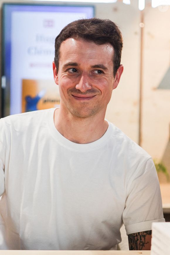 Cette nouvelle opinion du journaliste engagé qu'est Hugo Clément ne devrait, une fois de plus, pas manquer de diviser.

Hugo Clement signe son livre au Festival du livre de Paris, au Grand Palais éphémère, le 12 avril 2024. Photo par Thibaud MORITZ/ABACAPRESS.COM
