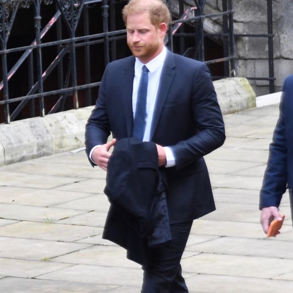 Le prince Harry, duc de Sussex,à la sortie du procès contre l'éditeur du journal "Daily Mail" à la Haute Cour de Londres, Royaume Uni, le 27 mars 2023. 
Crédit : Backgrid UK/ Bestimage