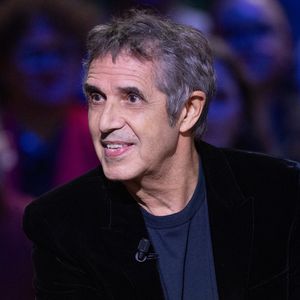 Exclusif - Julien Clerc lors de l'enregistrement de l'émission "La Boîte à secrets", présentée par F.Bollaert et diffusée le 2 janvier 2026 sur France 3, dans les studios du Lendit à Saint-Denis, France, le 1er décembre 2025. © Cyril Moreau/Bestimage