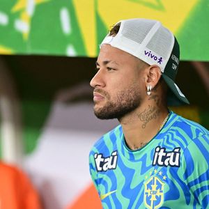 Touché au mollet, Neymar est officiellement forfait pour cette première rencontre.

MARACANA, Rio de Janeiro (RJ), 31/05/2026 - MATCH AMICAL / BRÉSIL X PANAMA - Le joueur brésilien Neymar Jr. lors d'un match amical entre le BRÉSIL et le PANAMA, qui s'est déroulé au stade Maracana de Rio de Janeiro, dans la soirée du dimanche 31 mai. L'équipe nationale brésilienne se prépare pour la Coupe du monde de la FIFA 2026 ( © PsnewZ / Bestimage