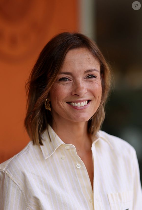 Isabelle Ithurburu - Les célébrités au village lors des Internationaux de France de Tennis de Roland Garros le 1er juin 2025. © Dominique Jacovides / Bestimage