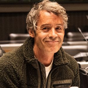 L’émission reçoit des invités internationaux comme Angelina Jolie ou Barack Obama, et ses séquences dépassent l’hexagone.

Yann Barthés - Le présentateur de l'émission Quotidien, est auditionné par la commission d'enquête sur les fréquences TNT, à la demande du Rassemblement national à Paris le 27 mars 2024. 

Baptiste Autissier / Panoramic / Bestimage