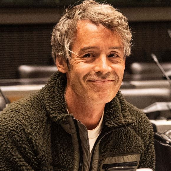 L’émission reçoit des invités internationaux comme Angelina Jolie ou Barack Obama, et ses séquences dépassent l’hexagone.

Yann Barthés - Le présentateur de l'émission Quotidien, est auditionné par la commission d'enquête sur les fréquences TNT, à la demande du Rassemblement national à Paris le 27 mars 2024. 

Baptiste Autissier / Panoramic / Bestimage