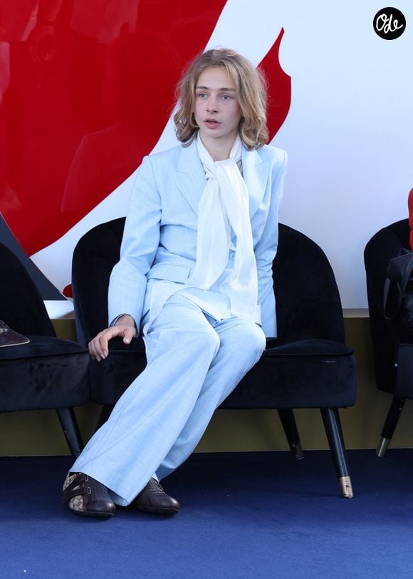 À seulement 15 ans, Billy Blanchard s'est déjà construit une identité visuelle bien à lui

Billy Blanchard ( fils de Julie Depardieu et Philippe Katerine) - Photocall du film 'Les derniers jours de Charles Baudelaire' au Grimaldi Forum lors de la 65ème édition du Festival TV De Monte Carlo le 13 Juin 2026 © Denis Guignebourg /Bestimage