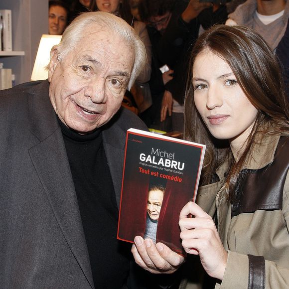 Michel Galabru et sa petite fille Sophie Galabru à la 33eme édition du Salon du Livre de la porte de Versailles a Paris le 24 mars 2013. CEDRIC PERRIN / BESTIMAGE