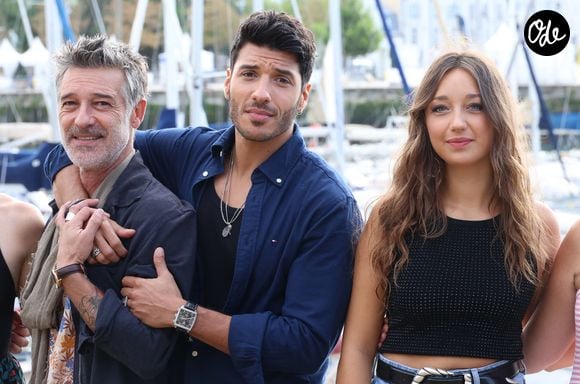 Samedi 18 juillet, le groupe TF1 a pris la parole pour dénoncer des faits qui se sont produits en marge du tournage de la célèbre série.

Stéphane Blancafort, Janis Abrikh et Zoï Sévérin au photocall de la série "Ici Tout Commence" lors de la 25ème édition du Festival de la fiction de la Rochelle, France, le 16 septembre 2023. © Denis Guignebourg/BestImage