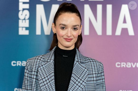"Imaginez 50 degrés Celsius !", explique-t-elle. "Notre crainte à toutes, c'était d'avoir la moustache perlée quand on tournait, parce qu'on sentait que ça, quoi ! (...) On avait chaud !"

Exclusif - Charlotte Le Bon - Photocall de la cérémonie de clôture du 30ème festival du film francophone, Cinemania, à Montréal. Le 16 novembre 2024. © Sylvain Lefevre / Bestimage