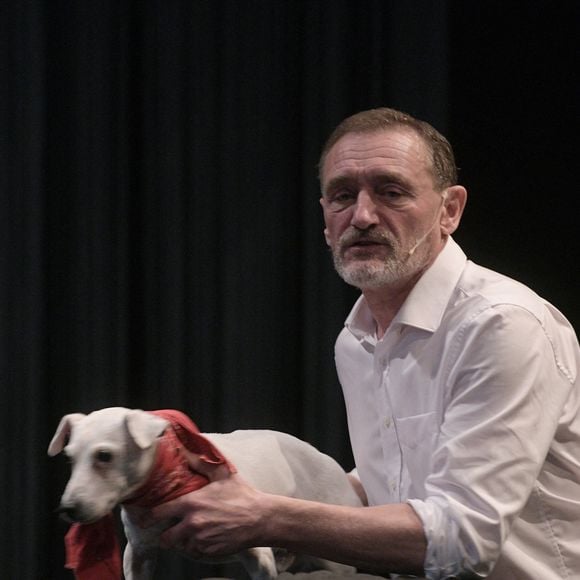 Exclusif - Jean-Paul Rouve et son chien - Personnalités à la première du spectacle de Jean-Paul Rouve "J'ai pas l'air" au Théâtre Antoine à Paris. Le 22 septembre 2022
© G.Gorassini-B.Rindoff Petroff / Bestimage