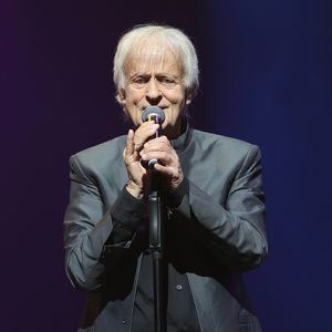 Ce dernier était l'auteur de ses plus grands tubes, comme "Du côté de chez Swann".

Dave célèbre son 80ème anniversaire sur la scène de Grand Rex à Paris le 21 mai 2024. Dave a enthousiasmé le public durant plus de deux heures, pour son concert anniversaire. © Coadic Guirec/Bestimage