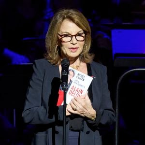 Exclusif - Nicole Calfan lors de la soirée hommage Ciné-concert symphonique "Alain Delon, le dernier Samouraï" au palais des congrès à Paris le 8 novembre 2024 le jour de son anniversaire. Pour cette soirée, le chef d'orchestre Vahan Mardirossian a dirigé l'orchestre symphonique de Douai.

© Moreau / Jacovides / Bestimage