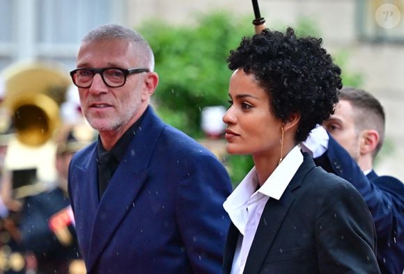 Parmi les invités reçus à leur table, Vincent Cassel, qui a un lien particulier avec le Brésil depuis de nombreuses années.

Vincent Cassel et sa compagne Narah Baptista - Arrivées des personnalités au dîner d’État en l’honneur du président brésilien et de sa femme au palais présidentiel de l’Élysée à Paris le 5 juin 2025.

© Christian Liewig / Bestimage