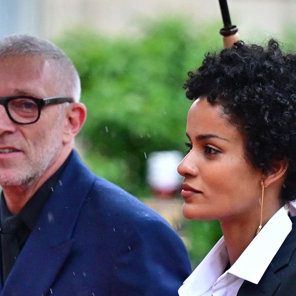 Parmi les invités reçus à leur table, Vincent Cassel, qui a un lien particulier avec le Brésil depuis de nombreuses années.

Vincent Cassel et sa compagne Narah Baptista - Arrivées des personnalités au dîner d’État en l’honneur du président brésilien et de sa femme au palais présidentiel de l’Élysée à Paris le 5 juin 2025.

© Christian Liewig / Bestimage