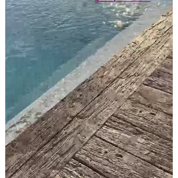 Sur Instagram, elle partage des images de ces réalisations, à commencer par la superbe piscine.

Karine Le Marchand dévoile de nouvelles images de sa superbe maison dans le Sud.