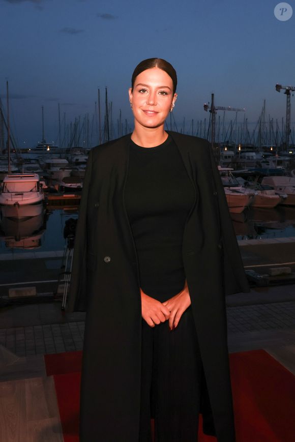 Adèle Exarchopoulos pose en backstage de l'émission "C à vous" lors du 79ème Festival International du Film de Cannes le 18 mai 2026. © Jack Tribeca / Bestimage