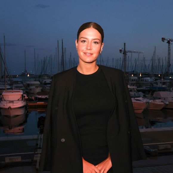 Adèle Exarchopoulos pose en backstage de l'émission "C à vous" lors du 79ème Festival International du Film de Cannes le 18 mai 2026. © Jack Tribeca / Bestimage