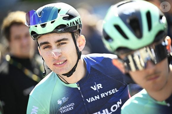 Le Français Paul Seixas du Decathlon CMA CGM Team photographié au départ de la course masculine de la 90ème édition de La Flèche Wallonne, course cycliste d'un jour (Waalse Pijl - flèche wallonne), 200 km de Herstal à Huy, mercredi 22 avril 2026. Photo by ABACAPRESS.COM