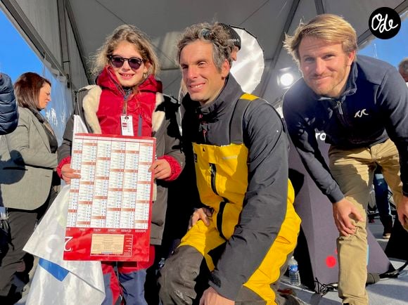 Charlie Dalin, François Gabart et un invité - Le skipper du Macif, Charlie Dalin, remporte la dixième édition du tour du monde en solitaire du Vendée Globe en pulvérisant le record de l’épreuve en 64 jours, 19 heures 22 minutes et 49 secondes aux Sables-d'Olonne, en France, le 14 janvier 2025. © Fabien Faure/Bestimage