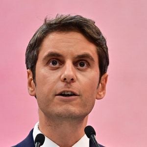 Durant sa jeunesse, l'ex-premier ministre Gabriel Attal "ouvertement homosexuel" et qui fut pacsé à Stéphane Séjourné a vécu une courte romance avec la chanteuse Joyce Jonathan.

Gabriel Attal lors d'une réunion du parti Renaissance à la Cité du Cinéma à Saint-Denis le 6 avril 2025. © Christian Liewig / Bestimage