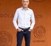 De nombreux autres visages de l'information étaient présents pour profiter du soleil, à l'image d'Anne-Claire Coudray, Anne-Sophie Lapix et Gilles Bouleau.

Gilles Bouleau au photocall du village lors des Internationaux de France de Tennis de Roland Garros 2026, à Paris, France, le 5 juin 2026. © Jacovides-Moreau/Bestimage