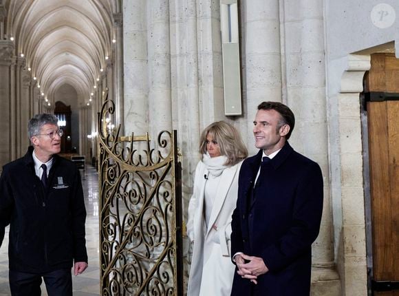 Près de six ans après avoir été ravagée par un terrible incendie, la cathédrale Notre-Dame de Paris fraichement rénovée, rouvre pour la première fois ses portes ce week-end.

Le président français E.Macron et la première dame B.Macron, accompagnés de V.Pécresse, présidente de la région Ile-de-France, A.Hidalgo, maire de Paris, R.Dati, ministre de la Culture, visitent le chantier de la cathédrale Notre-Dame de Paris pour remercier les donateurs et les ouvriers qui ont travaillé à la reconstruction du monument après l'incendie qui a ravagé la cathédrale le 15 avril 2019 à Paris (France), le 29 novembre 2024. 

© Stéphane de Sakutin / Pool / Bestimage