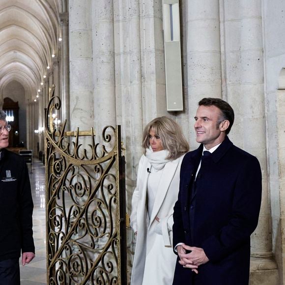 Près de six ans après avoir été ravagée par un terrible incendie, la cathédrale Notre-Dame de Paris fraichement rénovée, rouvre pour la première fois ses portes ce week-end.

Le président français E.Macron et la première dame B.Macron, accompagnés de V.Pécresse, présidente de la région Ile-de-France, A.Hidalgo, maire de Paris, R.Dati, ministre de la Culture, visitent le chantier de la cathédrale Notre-Dame de Paris pour remercier les donateurs et les ouvriers qui ont travaillé à la reconstruction du monument après l'incendie qui a ravagé la cathédrale le 15 avril 2019 à Paris (France), le 29 novembre 2024. 

© Stéphane de Sakutin / Pool / Bestimage