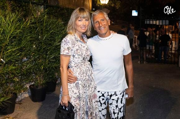Exclusif - Nagui et sa femme Mélanie Page lors du spectacle "Les gros patinent bien" au théâtre de Verdure lors du 41ème Festival de Ramatuelle ( qui fête ses 40 ans) le 10 août 2025. © Cyril Bruneau / Bestimage