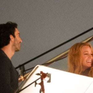 A rappeler qu'elle lui avait donné la réplique pour les besoins du tournage.

Los Angeles, CA - EXCLUSIF - Blake Lively et Justin Baldoni ont été aperçus en train de tourner une scène sur un toit où on les voit discuter. La production a été interrompue en juin dernier en raison de la grève des scénaristes, mais le tournage a repris début 2024.