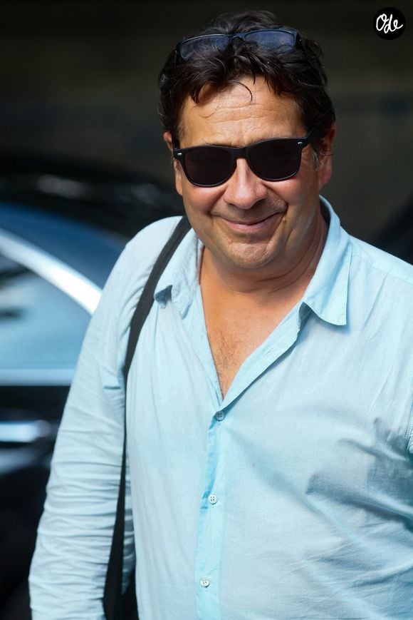 Laurent Gerra - Arrivées à l'enregistrement de l'émission de rentrée de "Vivement Dimanche" présentée par M. Drucker et qui sera diffusée le 27 août 2023 sur France 3 au Studio Gabriel à Paris, France, le 22 août 2023. © Christophe Clovis/Bestimage