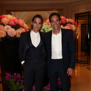La fratrie aurait certainement préféré la sérénité après la mort de leur père mais il n'en est rien.

Exclusif - Anthony Delon avec son frère Alain-Fabien Delon au cocktail de la 10ème édition du "Global Gift Gala" à l'hôtel Four Seasons George V à Paris 
© Cyril Moreau/Global Gift Foundation/Bestimage