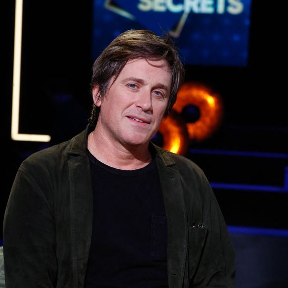Élève appliqué, il admet avoir été « premier de la classe », sans pour autant verser dans la vantardise...

Exclusif - Thomas Dutronc - Enregistrement de l'émission "La Boîte à Secrets N°20" dans les studios de la Cité du Cinéma à Saint-Denis, présentée par F.Bollaert et diffusée le 10 janvier sur France 3 © Christophe Clovis / Bestimage