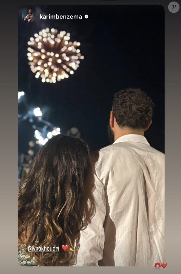 Le couple a d'ailleurs également partagé une photo en story où ils apparaissent pendant une soirée en amoureux devant un feu d'artifice. 

Karim Benzema Instagram