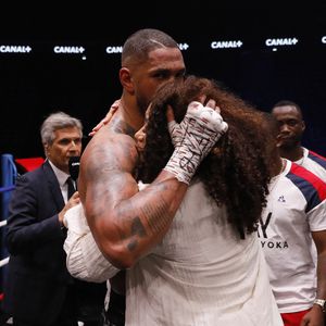 Tony Yoka, Samantha Yoka - Combat de Tony Yoka face a Arslan Yallyev à  l'Adidas Arena, Paris le 17/05/2025
© Marc Ausset-Lacroix / Bestimage