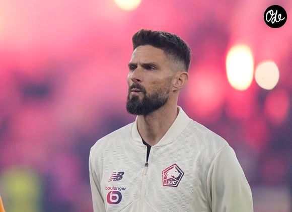 Avec Lidl, il avait notamment associé son image à une collection comprenant un maillot technique, un survêtement inspiré de son coup du scorpion, des baskets, du running et des raquettes de paddle.

Birmingham, Angleterre, 19 mars 2026. Olivier Giroud du LOSC Lille lors du match Aston Villa vs LOSC Lille en 8es de finale de la Ligue Europa de l'UEFA à Villa Park, Birmingham.