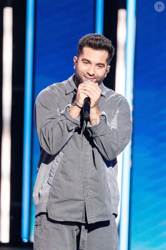 Kendji Girac chantent lors du Téléthon 2024, à Saint Denis, près de Paris, France, le 30 novembre 2024. Photo par Alexis Jumeau/ABACAPRESS.COM