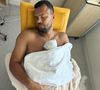 On y voit notamment Jo-Wilfried Tsonga avec sa fille blottie contre lui, dans un moment de grande tendresse. 

Jo-Wilfried Tsonga annonce la naissance de sa fille Poe-Ivy sur Instagram