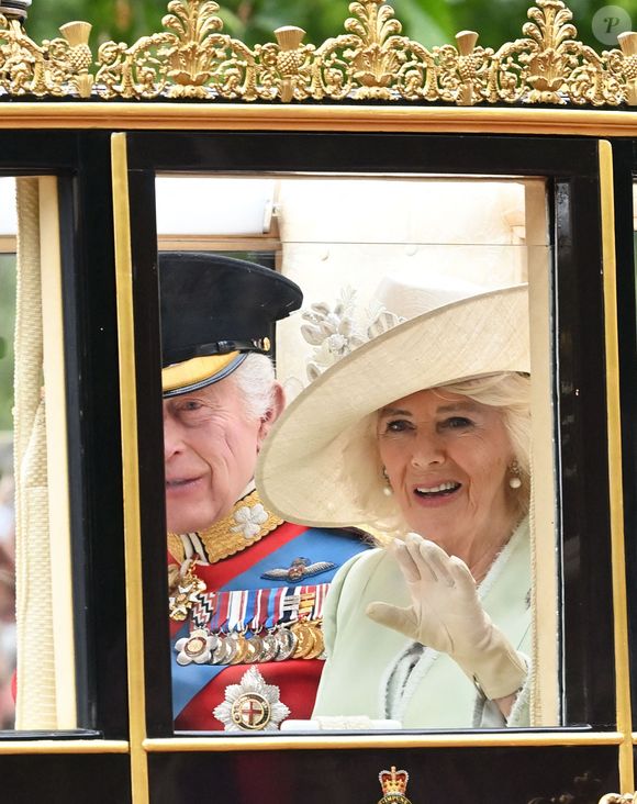 Le roi Charles III d'Angleterre et Camilla Parker Bowles, reine consort d'Angleterre - Les membres de la famille royale britannique lors de la parade Trooping the Color à Londres, Royaume Uni, le 15 juin 2024. © Justin Goff/GoffPhotos/Bestimage