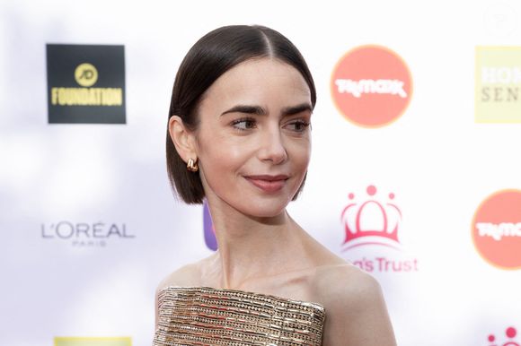 Lily Collins et son micro bob 

Lily Collins à la soirée du 50ème anniversaire du "King's Trust" au Royal Albert Hall à Londres, Angleterre, Royaume-Uni, le 11 mai 2026.