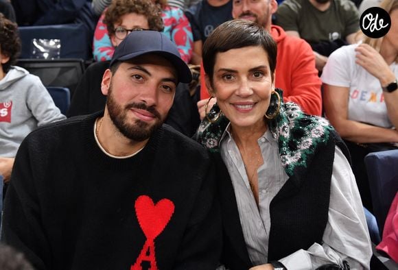 Enzo Arous a vécu une phase difficile avec l'arrêt brutal de sa société Woodskill qu'il avait fondé il y a six ans avec plusieurs associés...

Cristina Córdula et son fils Enzo dans les tribunes du Rolex Paris Bercy Masters 1000 remporté par Novak Djokovic contre Grigor Dimitrov, le 4 novembre 2023. Crédit Veeren/Bestimage