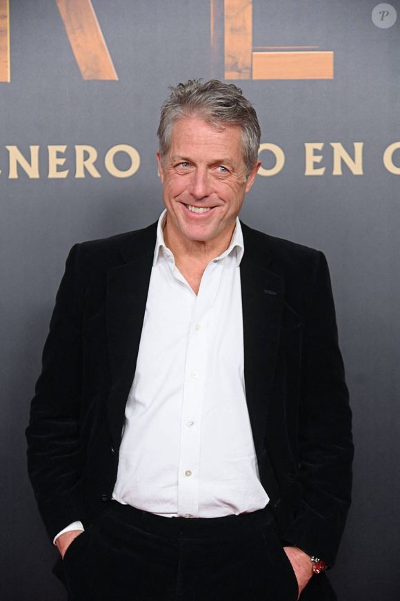 Sans le vouloir, Hugh Grant a ainsi volé la vedette aux joueurs et même à la reine Camilla.

Hugh Grant au photocall de la première du film "Heretic" au cinéma Kinepolis à Madrid le 21 novembre 2024.