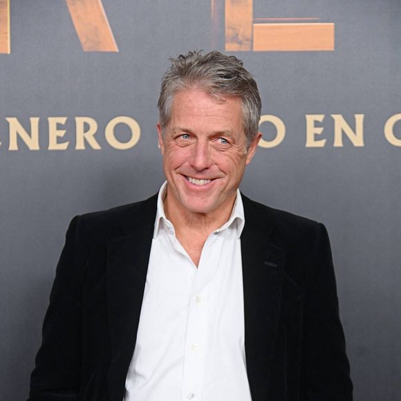 Sans le vouloir, Hugh Grant a ainsi volé la vedette aux joueurs et même à la reine Camilla.

Hugh Grant au photocall de la première du film "Heretic" au cinéma Kinepolis à Madrid le 21 novembre 2024.
