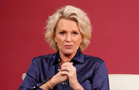 Sophie Davant a avoué dans une vidéo diffusée sur sa chaîne YouTube le samedi 14 février 2026 qu'elle avait révélé malgré elle un secret à Sylvie Vartan que le célèbre avocat Roland Perez lui dissimulait.