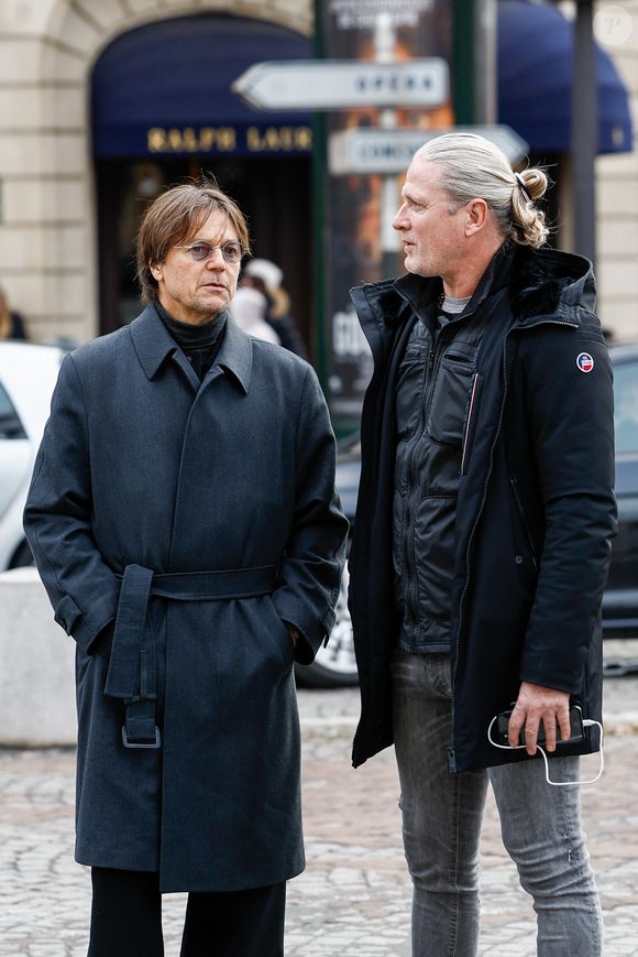 Il était entouré d'Emmanuel Petit

Daniel Bravo et Emmanuel Petit - Arrivées à la cérémonie religieuse en hommage à Rolland Courbis dans l'église de la Madeleine à Paris, France, le 14 janvier 2026. © Jacovides-Moreau/Bestimage