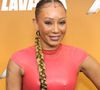 Mais si son costume pouvait laisser penser qu’elle est une personne solaire et bienveillante, il en serait tout autre, selon l’ancienne actrice de la série "Une famille formidable". 

Mel B le 16 septembre 2025 à "America's Got Talent" © Fs/AdMedia via ZUMA Press Wire