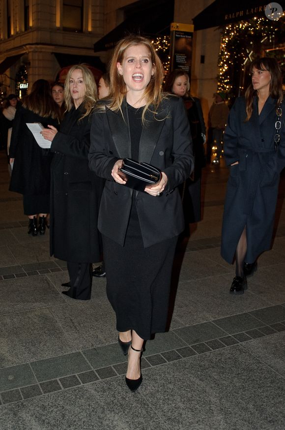 21 novembre 2024. La princesse Béatrice quitte une fête au magasin Ralph Lauren sur Bond Street à Mayfair.