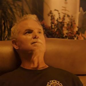 Los Angeles, USA Eric Dane joue le rôle d'un pompier héroïque luttant contre la SLA dans Brilliant Minds. 

Photo : Backgrid UK/ Bestimage