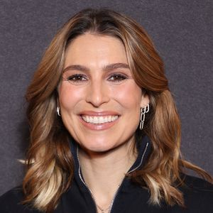 Avant de s'envoler pour le tournage de "Rendez-vous en terre inconnue", Laury Thilleman a partagé avec ses abonnés les coulisses de sa valise. 

Laury Thilleman - Soirée de lancement du Sidaction au Lido à Paris. © Denis Guignebourg/Bestimage